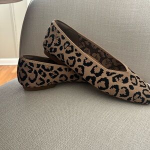 Vivaia square-toe v-cut flats
Margot 2.0 NWOT